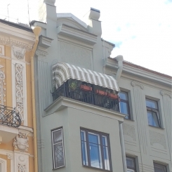 Корзинная маркиза для балкона в центра Санкт-Петербурга